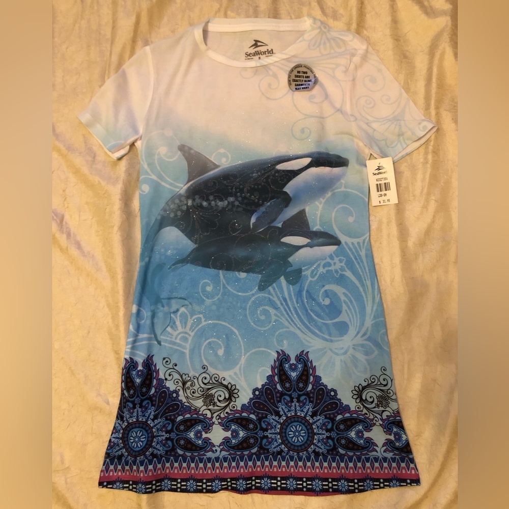 Seaworld souvenir shirt, new with tags size small